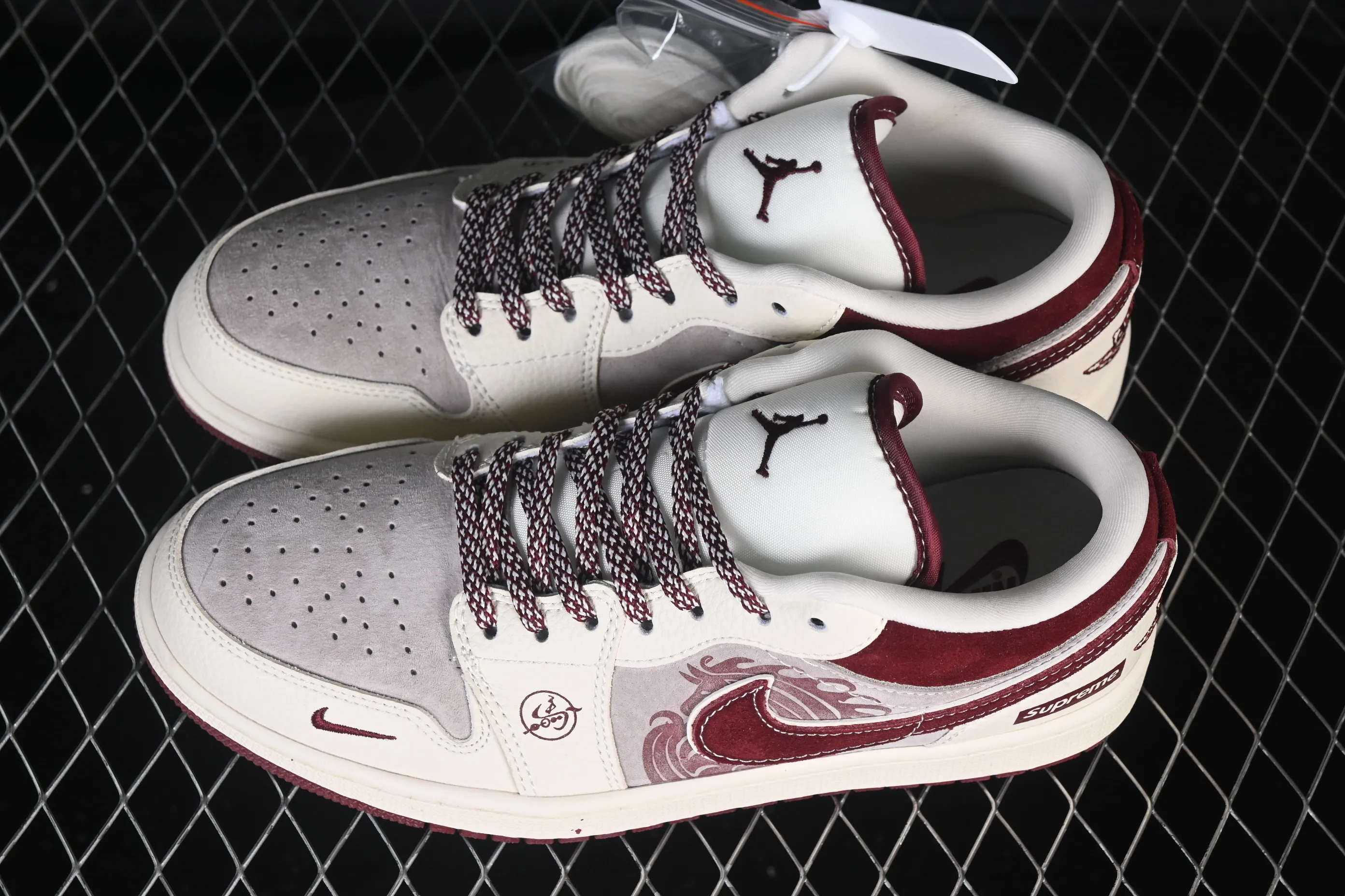 All categories Air Jordan Jordan series basketball shoes Air Jordan 1 Low High-end customized low-top sneakers Air Jordan 1 Low AJ1 Joe 1 Dior joint black and gray high-end customized low-top retro basketball shoes LD8888-014